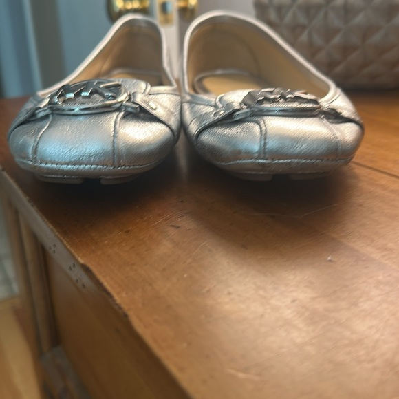 Michael Kors Silver Fulton Flat - Picture 5 of 6
